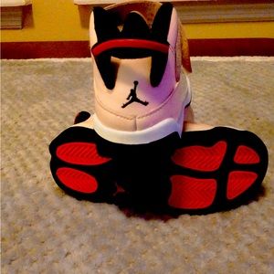 Girls Jordan’s 6 Ring size 9c